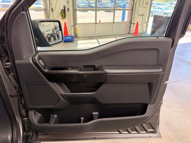 2022 Ford F-150 XL w/ Navigation