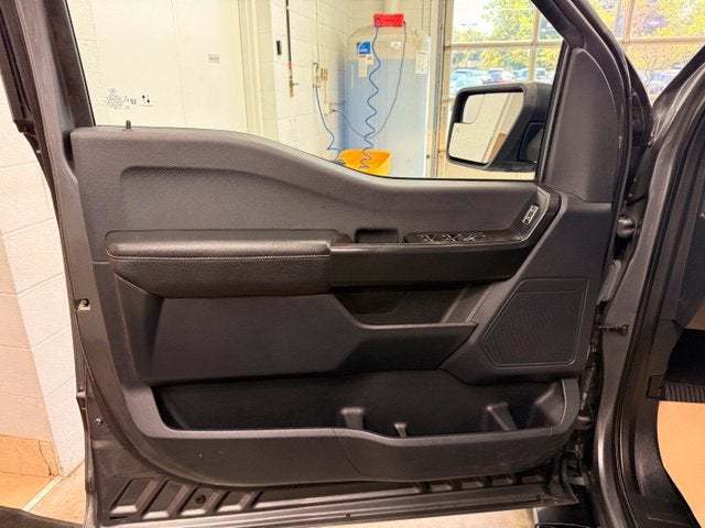 2022 Ford F-150 XL w/ Navigation