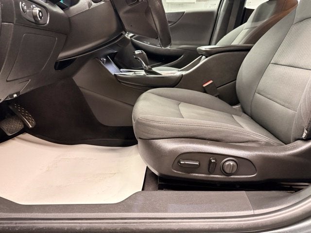 2017 Chevrolet Malibu LT w/ Bluetooth