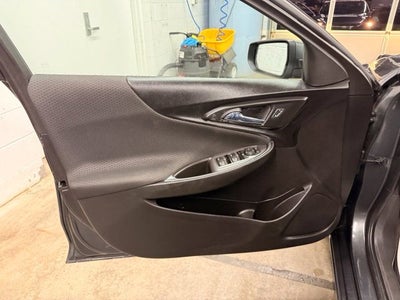 2017 Chevrolet Malibu LT w/ Bluetooth