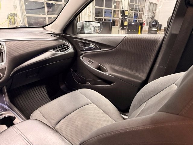 2017 Chevrolet Malibu LT w/ Bluetooth