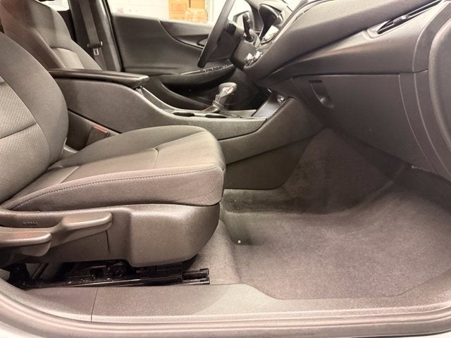 2025 Chevrolet Malibu RS w/ Collision Alert
