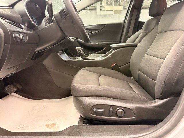 2025 Chevrolet Malibu RS w/ Collision Alert