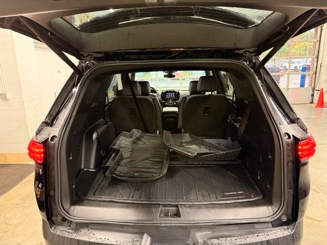 2023 Chevrolet Traverse LT Leather w/ BLIND ZONE ALERT