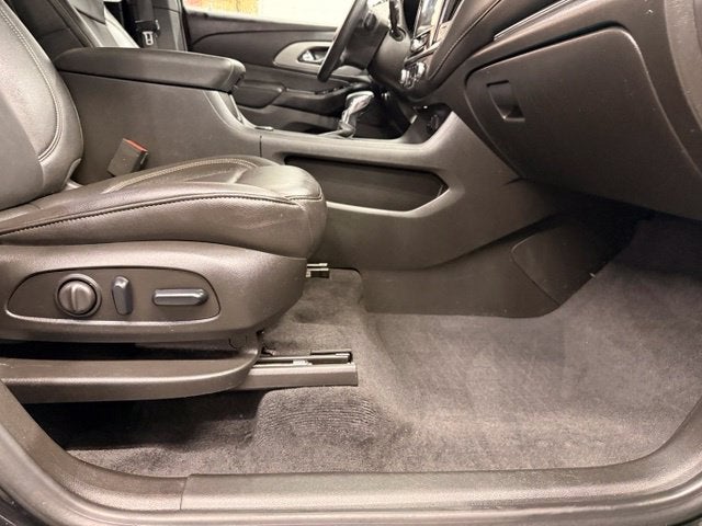 2023 Chevrolet Traverse LT Leather w/ BLIND ZONE ALERT