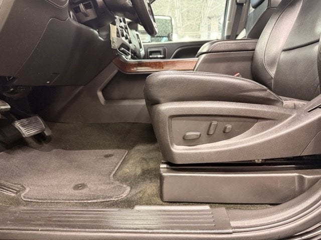 2017 GMC Sierra 2500HD SLT 6.0L V8 w/ LEATHER SEATS