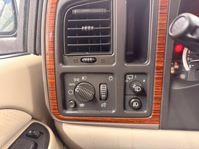 2004 Cadillac Escalade Base