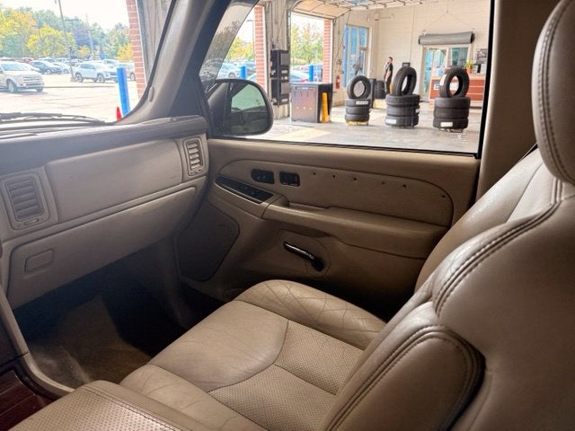2004 Cadillac Escalade Base