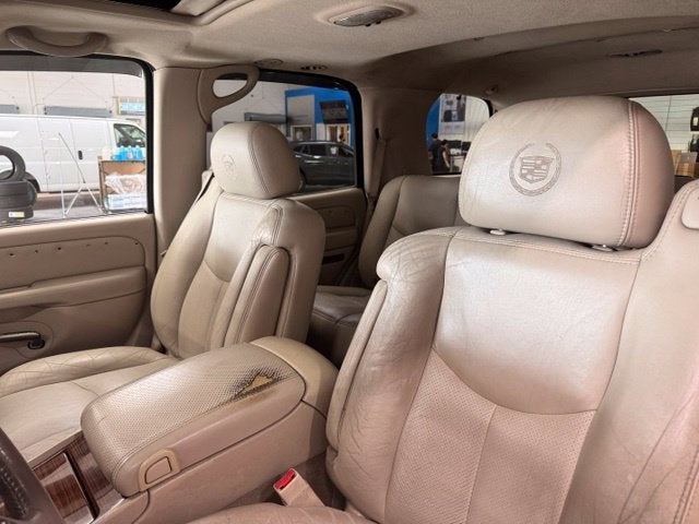2004 Cadillac Escalade Base