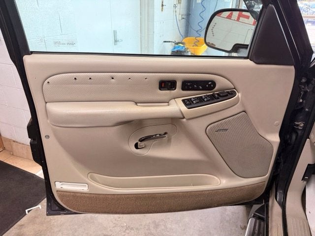 2004 Cadillac Escalade Base