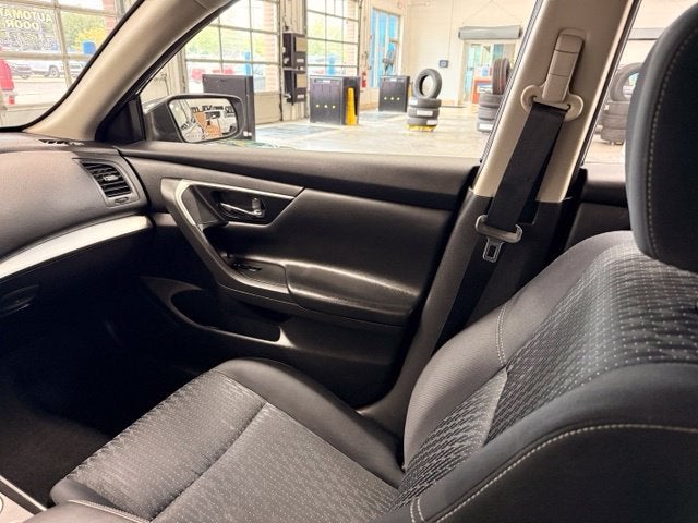 2016 Nissan Altima 2.5 S w/ Bluetooth