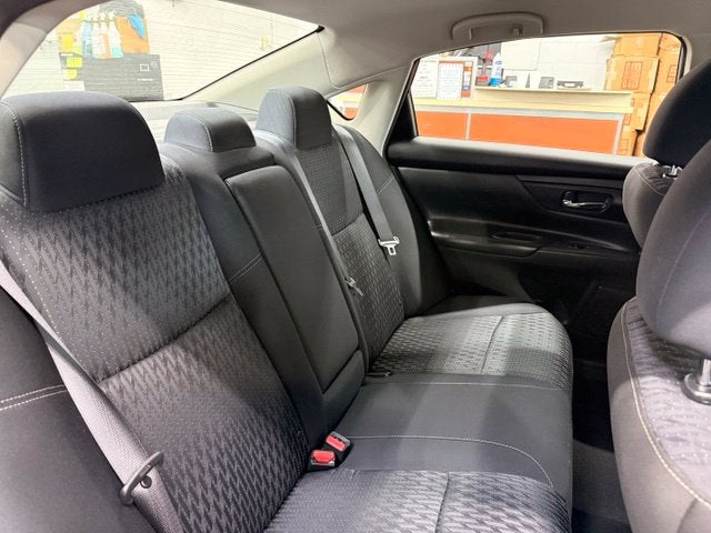 2016 Nissan Altima 2.5 S w/ Bluetooth