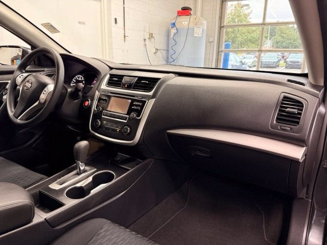 2016 Nissan Altima 2.5 S w/ Bluetooth