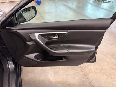 2016 Nissan Altima 2.5 S w/ Bluetooth