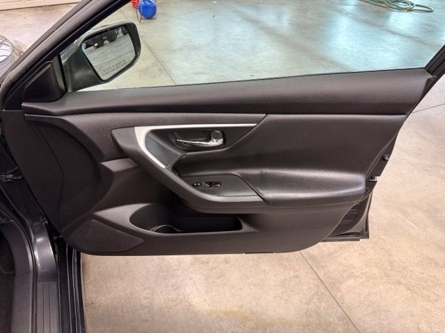 2016 Nissan Altima 2.5 S w/ Bluetooth