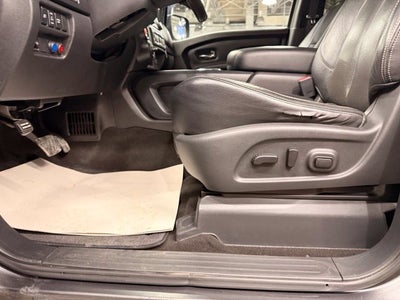 2019 Nissan Titan SV 5.6L V8 w/ NAVIGATION