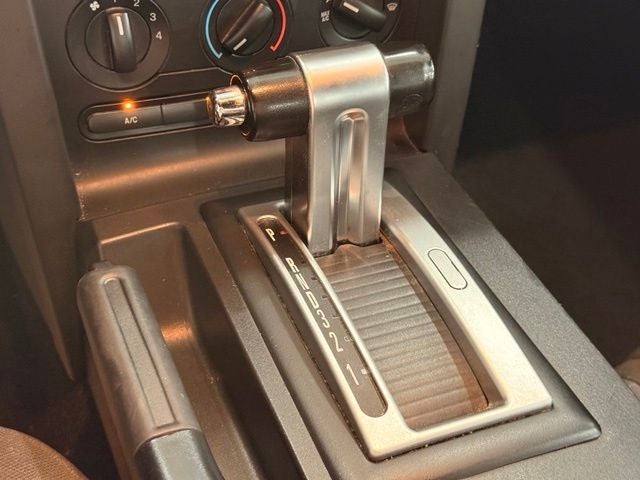 2008 Ford Mustang V6 Deluxe