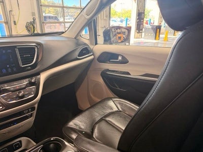2017 Chrysler Pacifica Touring L Plus