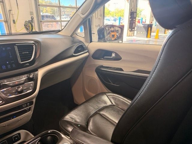2017 Chrysler Pacifica Touring L Plus