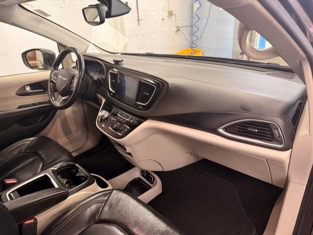 2017 Chrysler Pacifica Touring L Plus