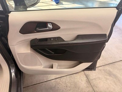 2017 Chrysler Pacifica Touring L Plus