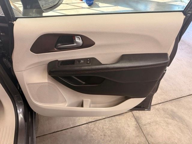 2017 Chrysler Pacifica Touring L Plus