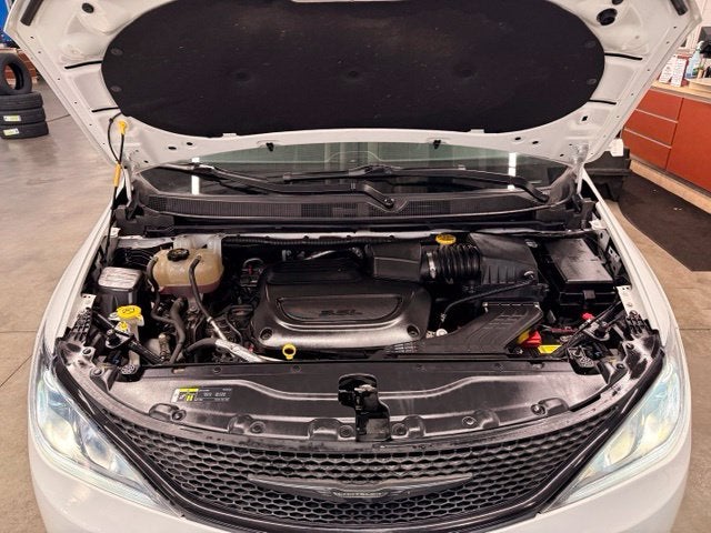 2019 Chrysler Pacifica Limited 1 OWNER w/ COOLED SEATS