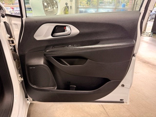 2019 Chrysler Pacifica Limited 1 OWNER w/ COOLED SEATS