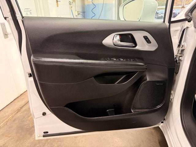 2019 Chrysler Pacifica Limited 1 OWNER w/ COOLED SEATS