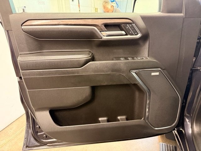 2024 Chevrolet Silverado 1500 LTZ 5.3L V8 w/ BLIND ZONE ALERT