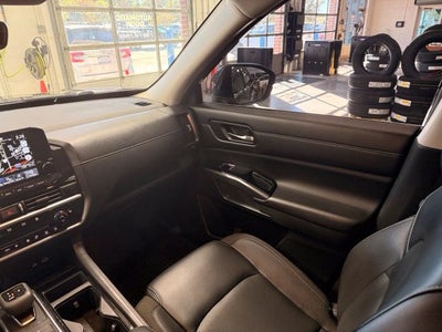 2023 Nissan Pathfinder SL AWD w/ POWER LIFTGATE