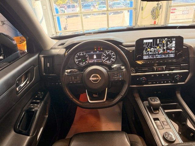 2023 Nissan Pathfinder SL AWD w/ POWER LIFTGATE