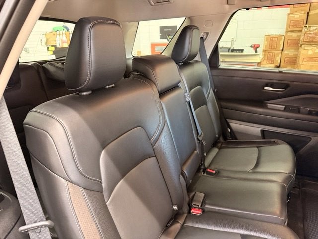 2023 Nissan Pathfinder SL AWD w/ POWER LIFTGATE