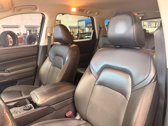 2023 Nissan Pathfinder SL AWD w/ POWER LIFTGATE