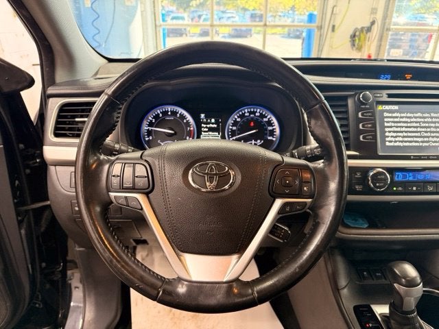 2017 Toyota Highlander XLE AWD W/ COLLISION ALERT