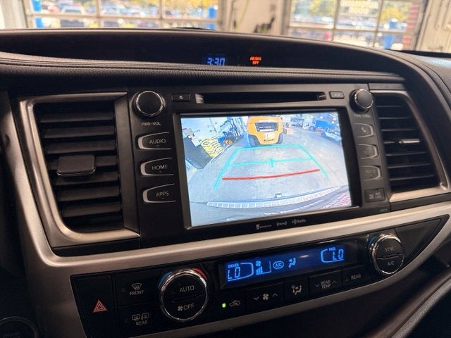 2017 Toyota Highlander XLE AWD W/ COLLISION ALERT