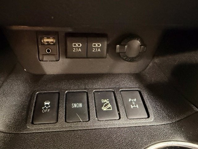 2017 Toyota Highlander XLE AWD W/ COLLISION ALERT