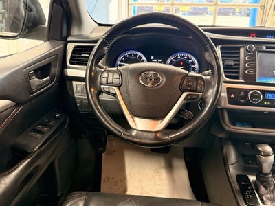 2017 Toyota Highlander XLE AWD W/ COLLISION ALERT