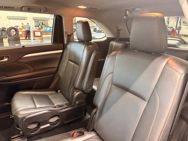 2017 Toyota Highlander XLE AWD W/ COLLISION ALERT