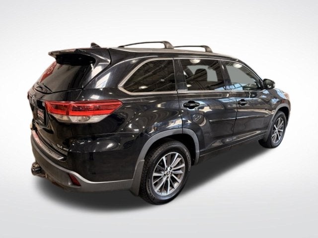 2017 Toyota Highlander XLE AWD W/ COLLISION ALERT