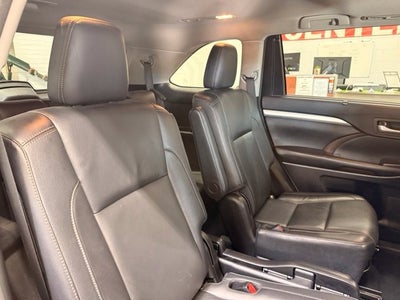 2017 Toyota Highlander XLE AWD W/ COLLISION ALERT