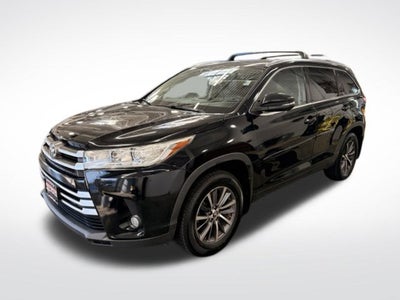 2017 Toyota Highlander XLE AWD W/ COLLISION ALERT