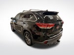 2017 Toyota Highlander XLE AWD W/ COLLISION ALERT