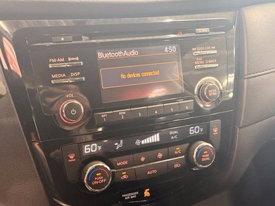 2017 Nissan Rogue SV AWD w/ Heated Seats