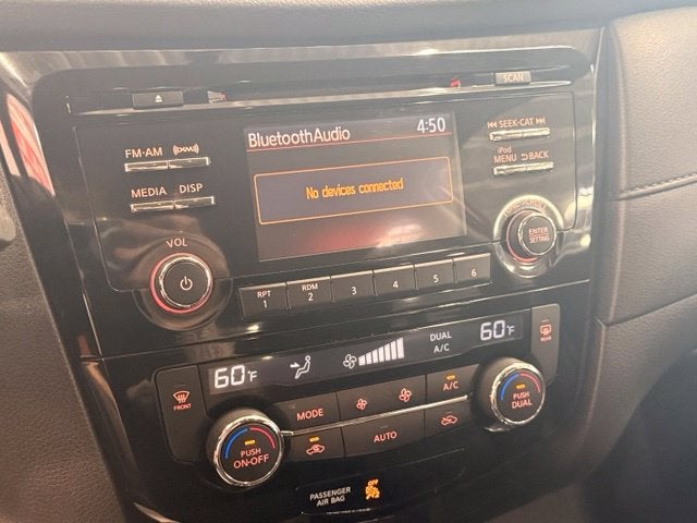 2017 Nissan Rogue SV AWD w/ Heated Seats