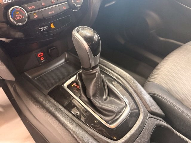 2017 Nissan Rogue SV AWD w/ Heated Seats
