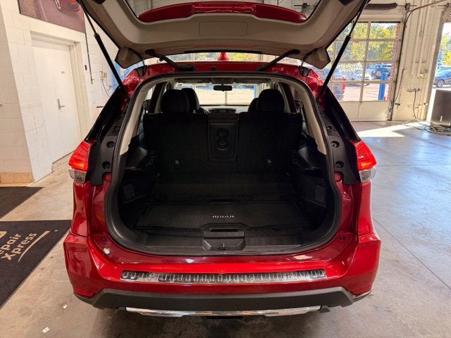 2017 Nissan Rogue SV AWD w/ Heated Seats