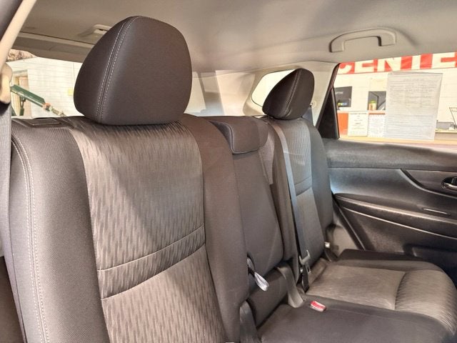 2017 Nissan Rogue SV AWD w/ Heated Seats