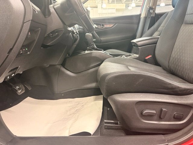 2017 Nissan Rogue SV AWD w/ Heated Seats