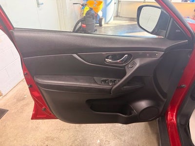 2017 Nissan Rogue SV AWD w/ Heated Seats